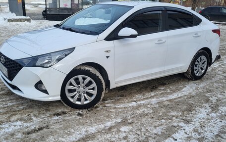 Hyundai Solaris II рестайлинг, 2021 год, 1 300 000 рублей, 5 фотография