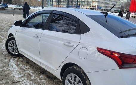 Hyundai Solaris II рестайлинг, 2021 год, 1 300 000 рублей, 9 фотография