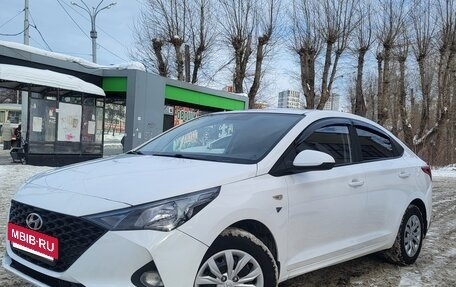 Hyundai Solaris II рестайлинг, 2021 год, 1 300 000 рублей, 3 фотография