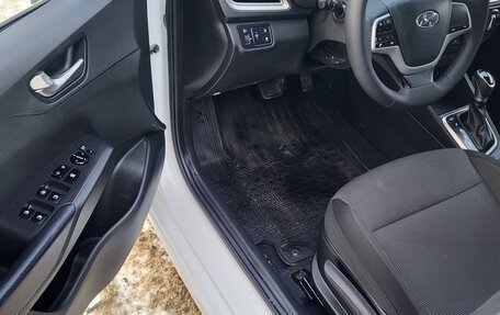 Hyundai Solaris II рестайлинг, 2021 год, 1 300 000 рублей, 15 фотография