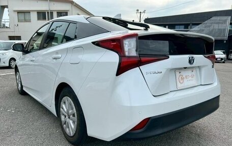 Toyota Prius IV XW50, 2021 год, 2 929 000 рублей, 5 фотография