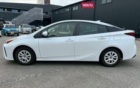 Toyota Prius IV XW50, 2021 год, 2 929 000 рублей, 6 фотография