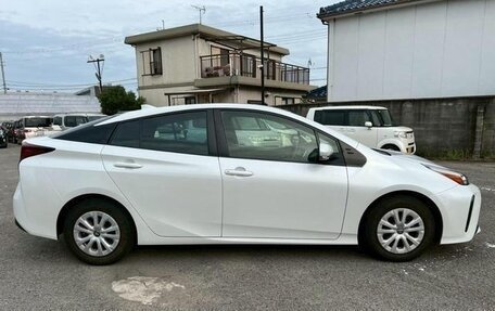 Toyota Prius IV XW50, 2021 год, 2 929 000 рублей, 7 фотография