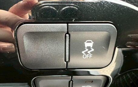 Toyota Prius IV XW50, 2021 год, 2 929 000 рублей, 12 фотография