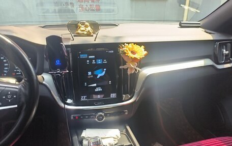 Volvo S60 III, 2023 год, 3 970 000 рублей, 7 фотография