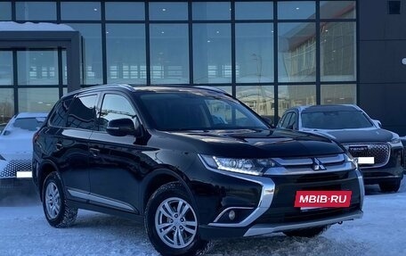Mitsubishi Outlander III рестайлинг 3, 2015 год, 1 639 000 рублей, 3 фотография