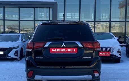 Mitsubishi Outlander III рестайлинг 3, 2015 год, 1 639 000 рублей, 6 фотография