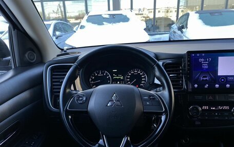 Mitsubishi Outlander III рестайлинг 3, 2015 год, 1 639 000 рублей, 14 фотография