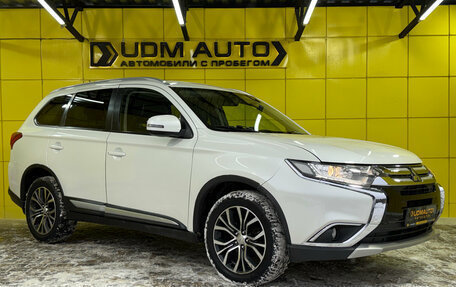 Mitsubishi Outlander III рестайлинг 3, 2015 год, 1 549 000 рублей, 3 фотография