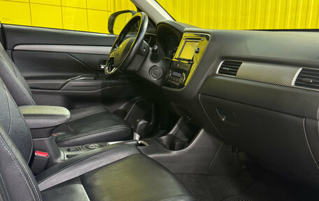 Mitsubishi Outlander III рестайлинг 3, 2015 год, 1 549 000 рублей, 8 фотография