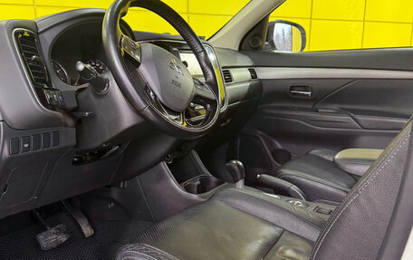 Mitsubishi Outlander III рестайлинг 3, 2015 год, 1 549 000 рублей, 11 фотография