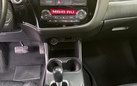 Mitsubishi Outlander III рестайлинг 3, 2015 год, 1 549 000 рублей, 15 фотография