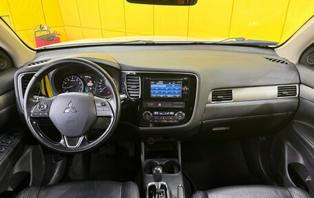 Mitsubishi Outlander III рестайлинг 3, 2015 год, 1 549 000 рублей, 22 фотография