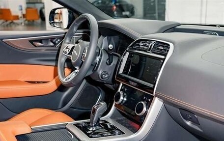 Jaguar XE I рестайлинг, 2024 год, 4 300 000 рублей, 9 фотография