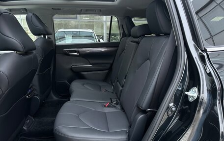 Toyota Highlander, 2025 год, 5 990 000 рублей, 21 фотография