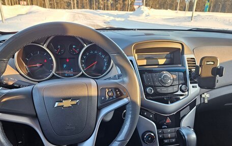 Chevrolet Cruze II, 2010 год, 765 000 рублей, 9 фотография