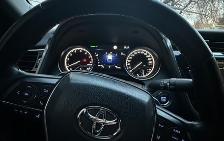 Toyota Camry, 2021 год, 3 680 000 рублей, 10 фотография