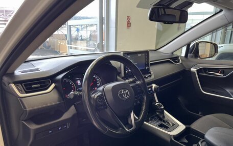 Toyota RAV4, 2020 год, 3 700 000 рублей, 10 фотография