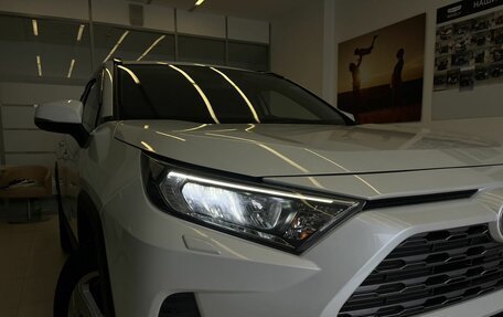 Toyota RAV4, 2020 год, 3 700 000 рублей, 5 фотография