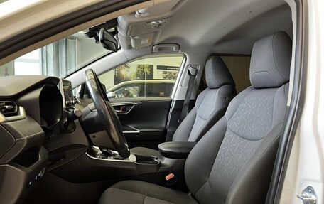 Toyota RAV4, 2020 год, 3 700 000 рублей, 11 фотография