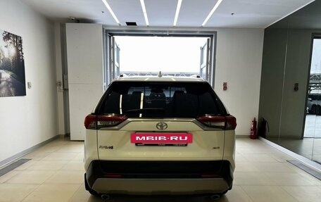 Toyota RAV4, 2020 год, 3 700 000 рублей, 7 фотография