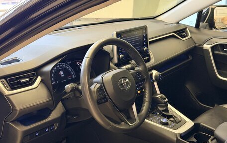 Toyota RAV4, 2019 год, 3 700 000 рублей, 9 фотография