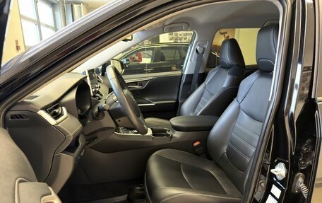 Toyota RAV4, 2019 год, 3 700 000 рублей, 10 фотография