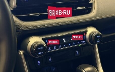 Toyota RAV4, 2019 год, 3 700 000 рублей, 14 фотография