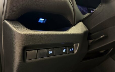 Toyota RAV4, 2019 год, 3 700 000 рублей, 19 фотография