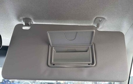 Toyota Roomy I, 2020 год, 850 000 рублей, 33 фотография