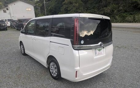 Toyota Noah III, 2021 год, 3 036 000 рублей, 9 фотография