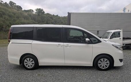 Toyota Noah III, 2021 год, 3 036 000 рублей, 4 фотография