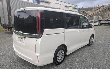 Toyota Noah III, 2021 год, 3 036 000 рублей, 7 фотография