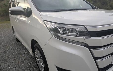 Toyota Noah III, 2021 год, 3 036 000 рублей, 5 фотография