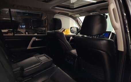 Toyota Land Cruiser 200, 2016 год, 5 590 000 рублей, 6 фотография