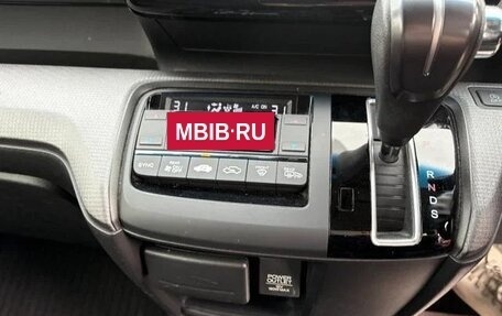 Honda Stepwgn IV, 2017 год, 1 443 000 рублей, 15 фотография