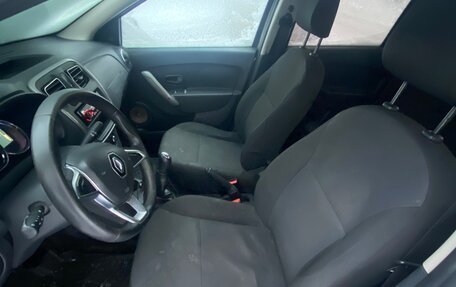 Renault Logan II, 2018 год, 670 000 рублей, 6 фотография