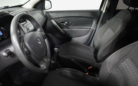 Renault Logan II, 2018 год, 725 000 рублей, 10 фотография