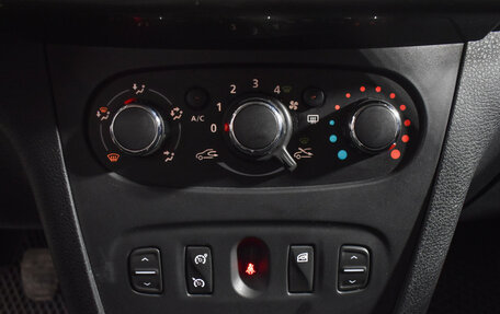 Renault Logan II, 2018 год, 725 000 рублей, 16 фотография