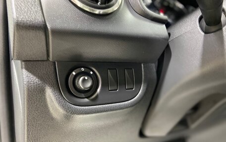 Renault Logan II, 2019 год, 700 000 рублей, 13 фотография