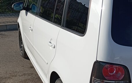 Volkswagen Touran III, 2009 год, 850 000 рублей, 2 фотография