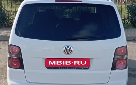 Volkswagen Touran III, 2009 год, 850 000 рублей, 4 фотография