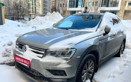 Volkswagen Tiguan II, 2017 год, 2 500 000 рублей, 2 фотография