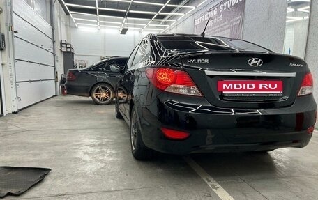 Hyundai Solaris II рестайлинг, 2012 год, 900 000 рублей, 3 фотография