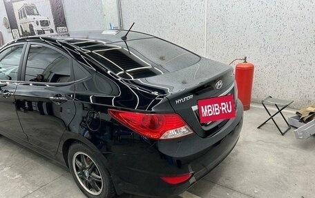 Hyundai Solaris II рестайлинг, 2012 год, 900 000 рублей, 5 фотография