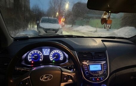 Hyundai Solaris II рестайлинг, 2012 год, 900 000 рублей, 7 фотография