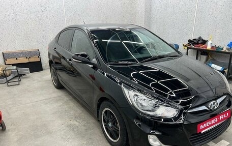 Hyundai Solaris II рестайлинг, 2012 год, 900 000 рублей, 4 фотография