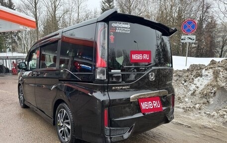 Honda Stepwgn IV, 2018 год, 2 400 000 рублей, 5 фотография