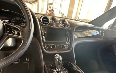 Bentley Bentayga I, 2018 год, 9 500 000 рублей, 24 фотография