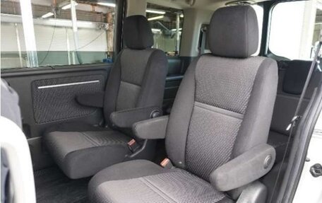 Honda Stepwgn IV, 2017 год, 1 680 000 рублей, 4 фотография